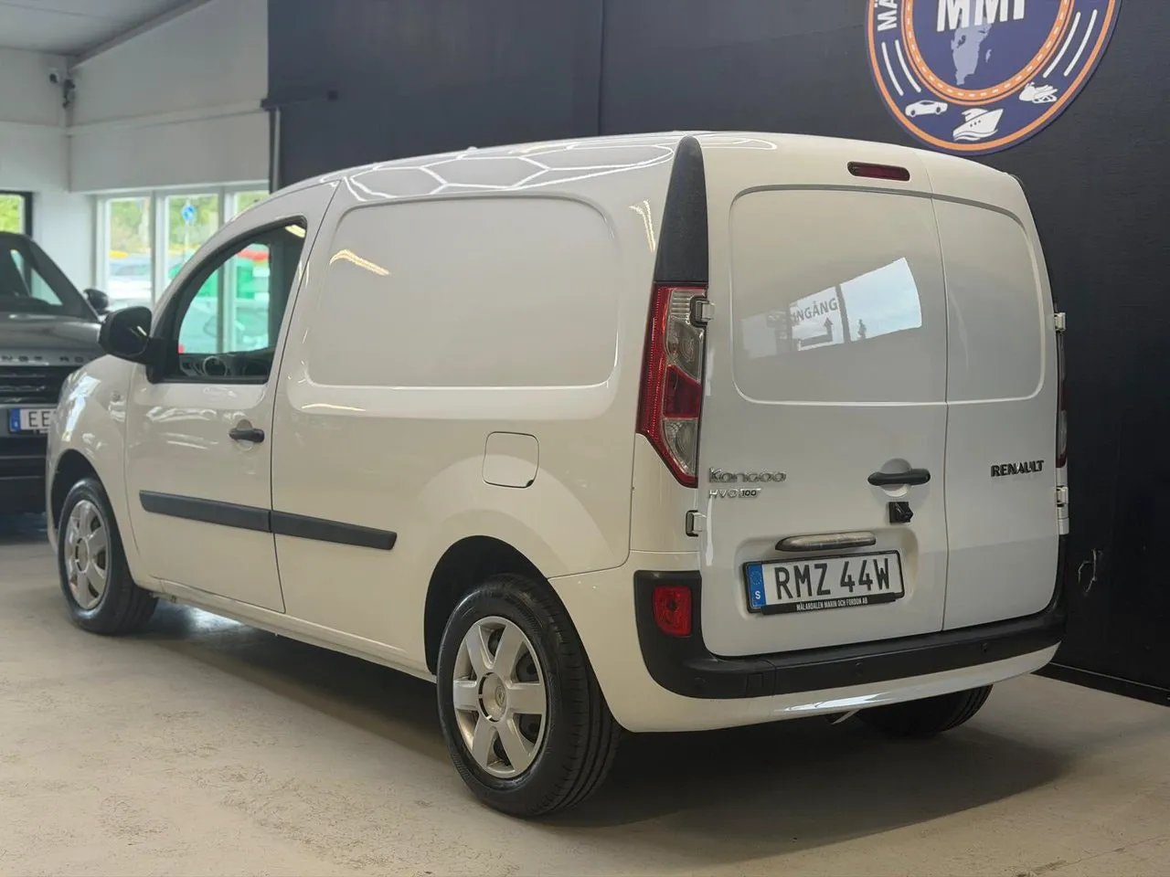 Vehicle image 18