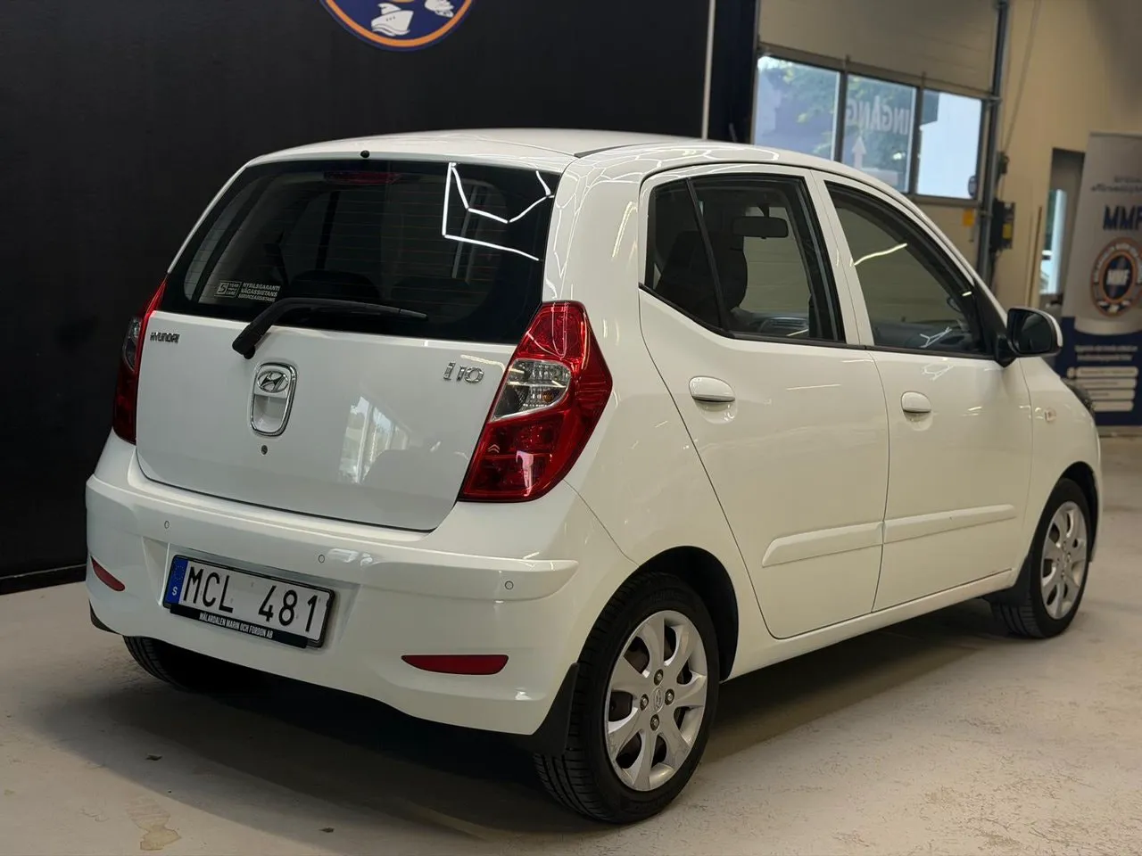 Vehicle image 19