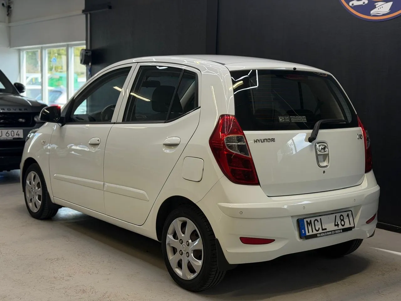Vehicle image 18