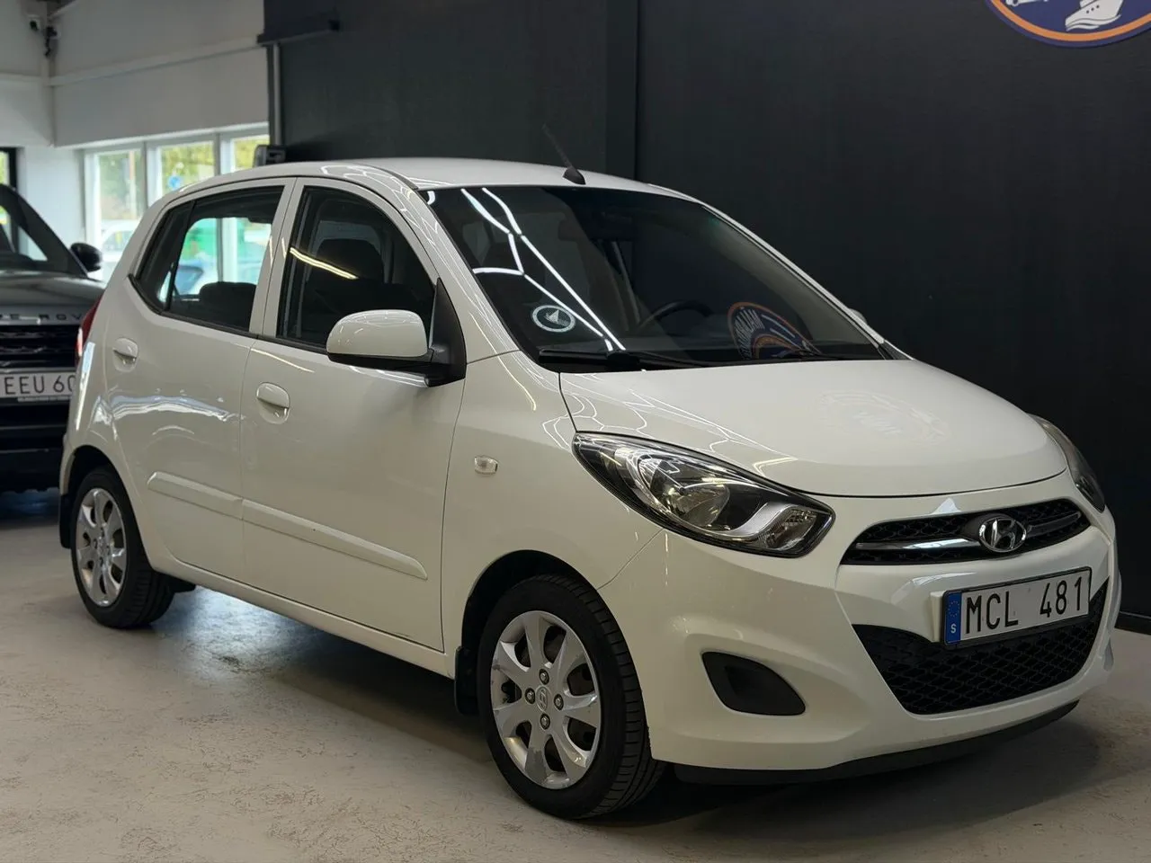 Vehicle image 2