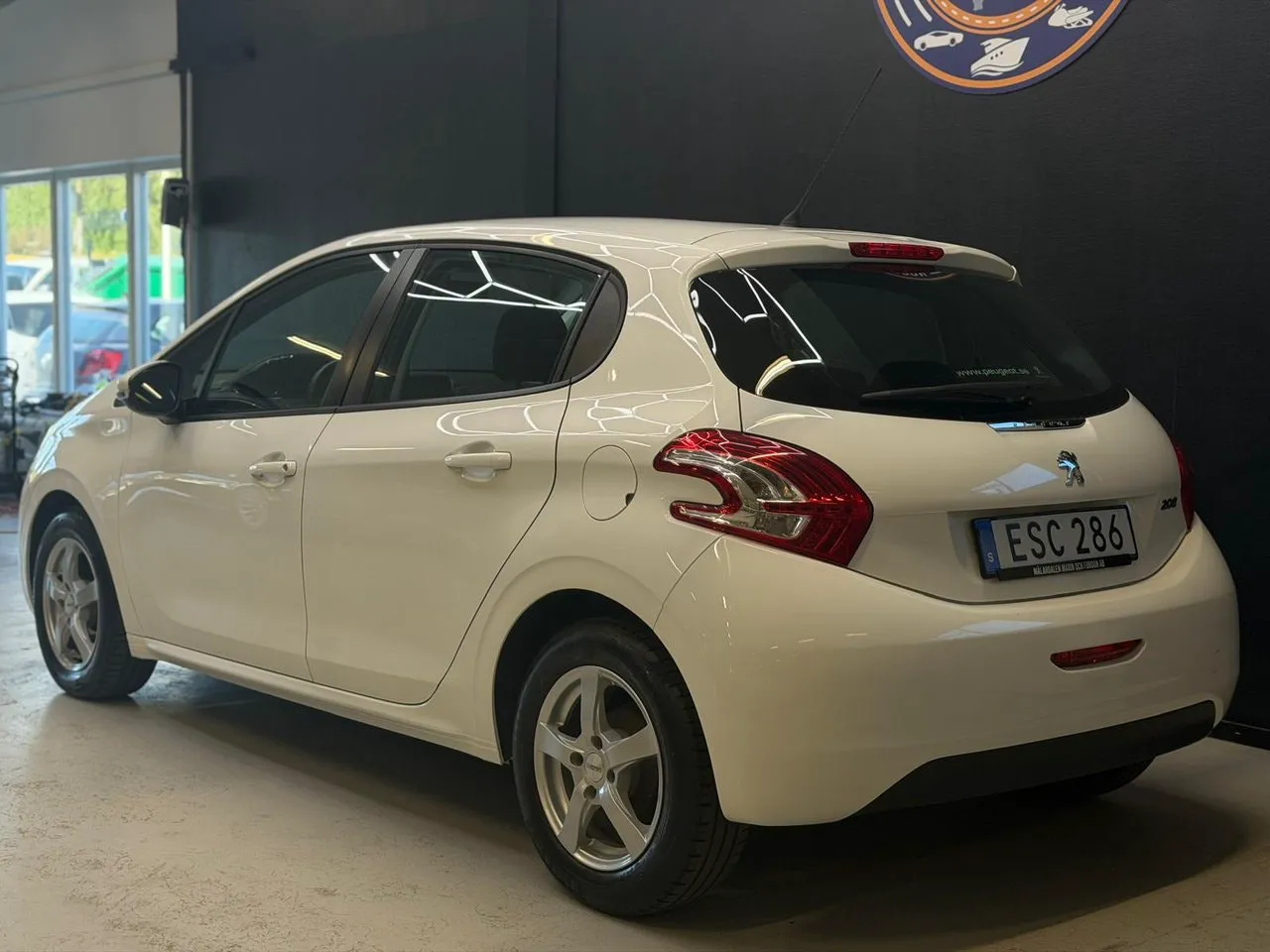 Vehicle image 19