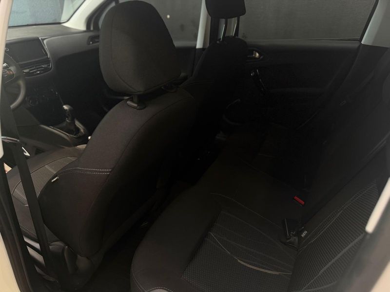 Peugeot 208 bild 17