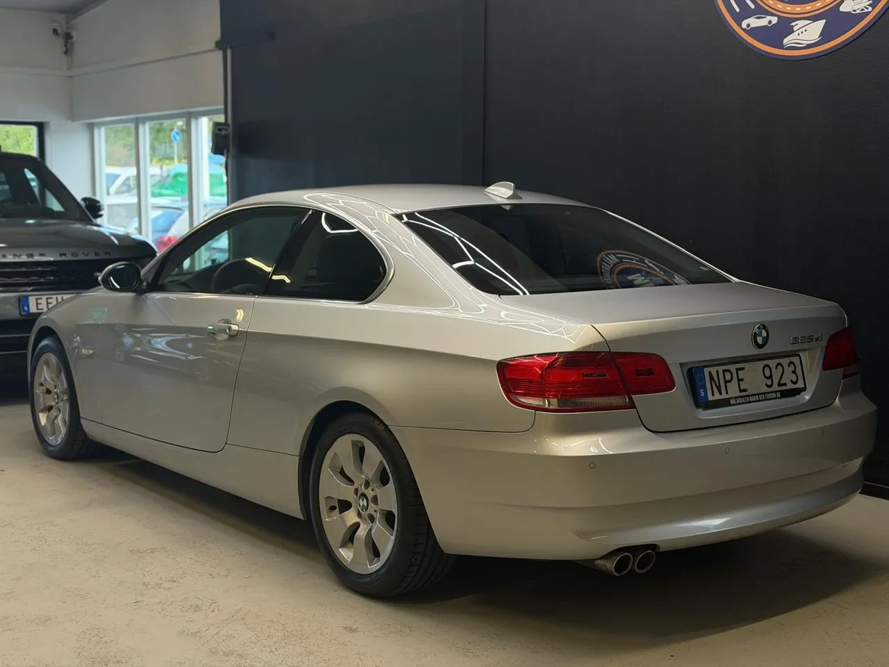 Vehicle image 21