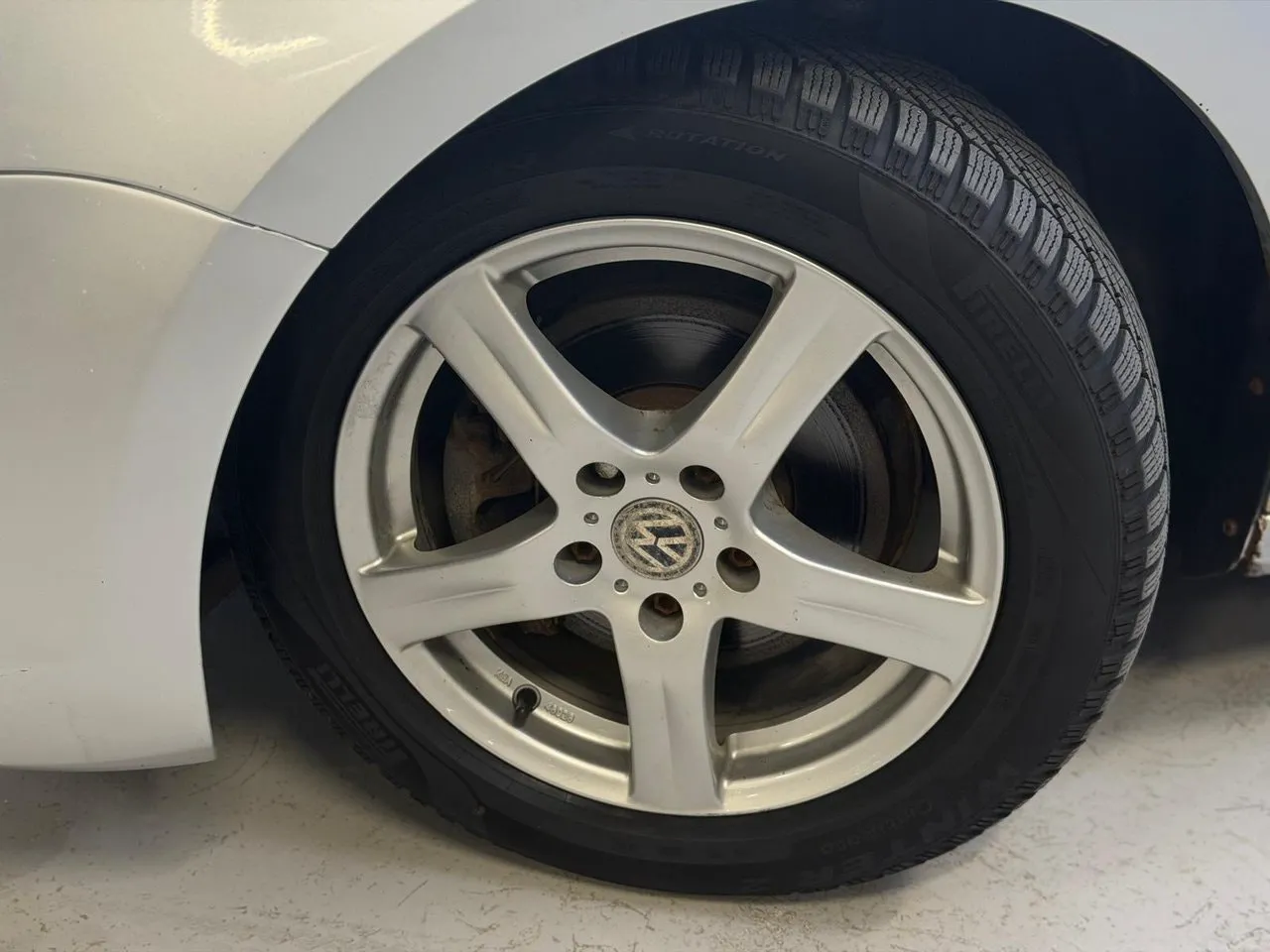 Vehicle image 16