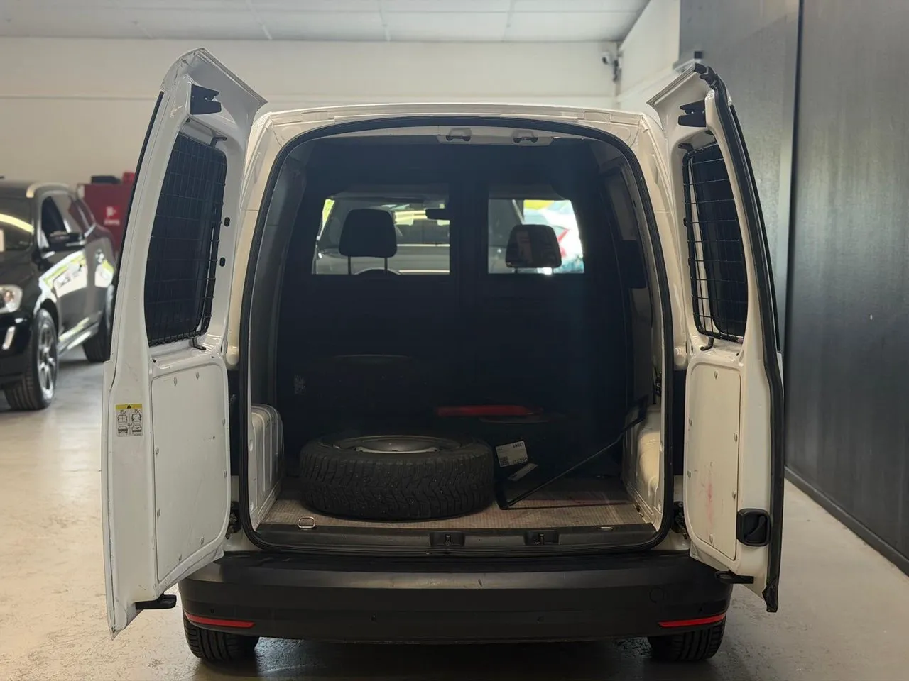 Vehicle image 15