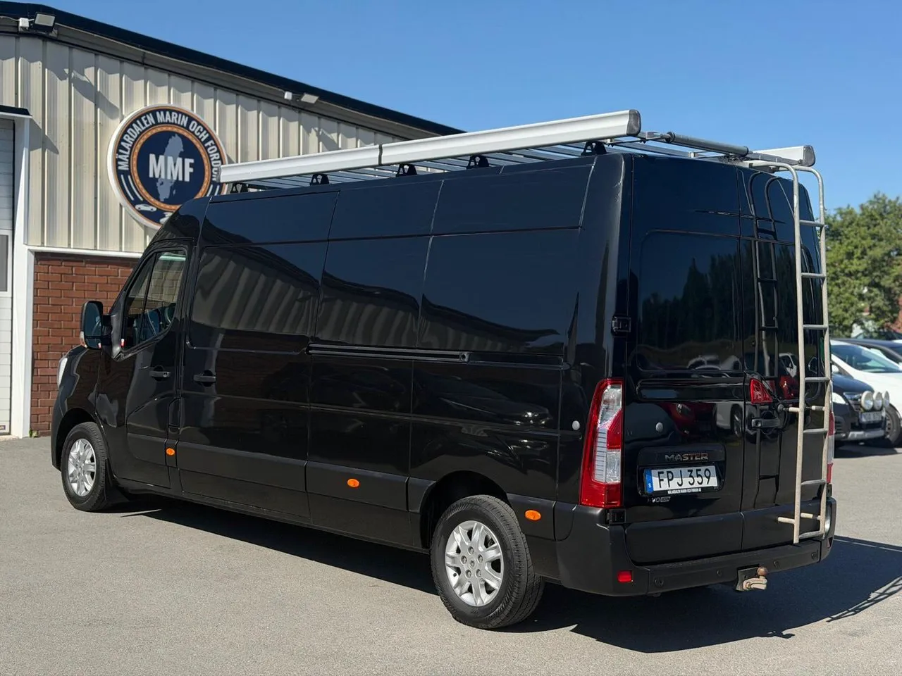 Vehicle image 14