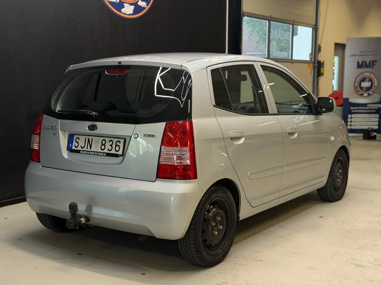 Vehicle image 18