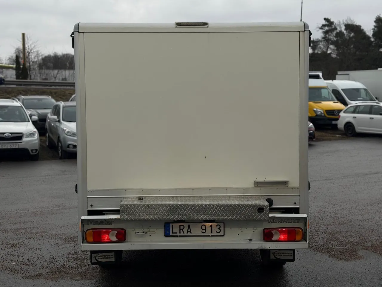 Vehicle image 18