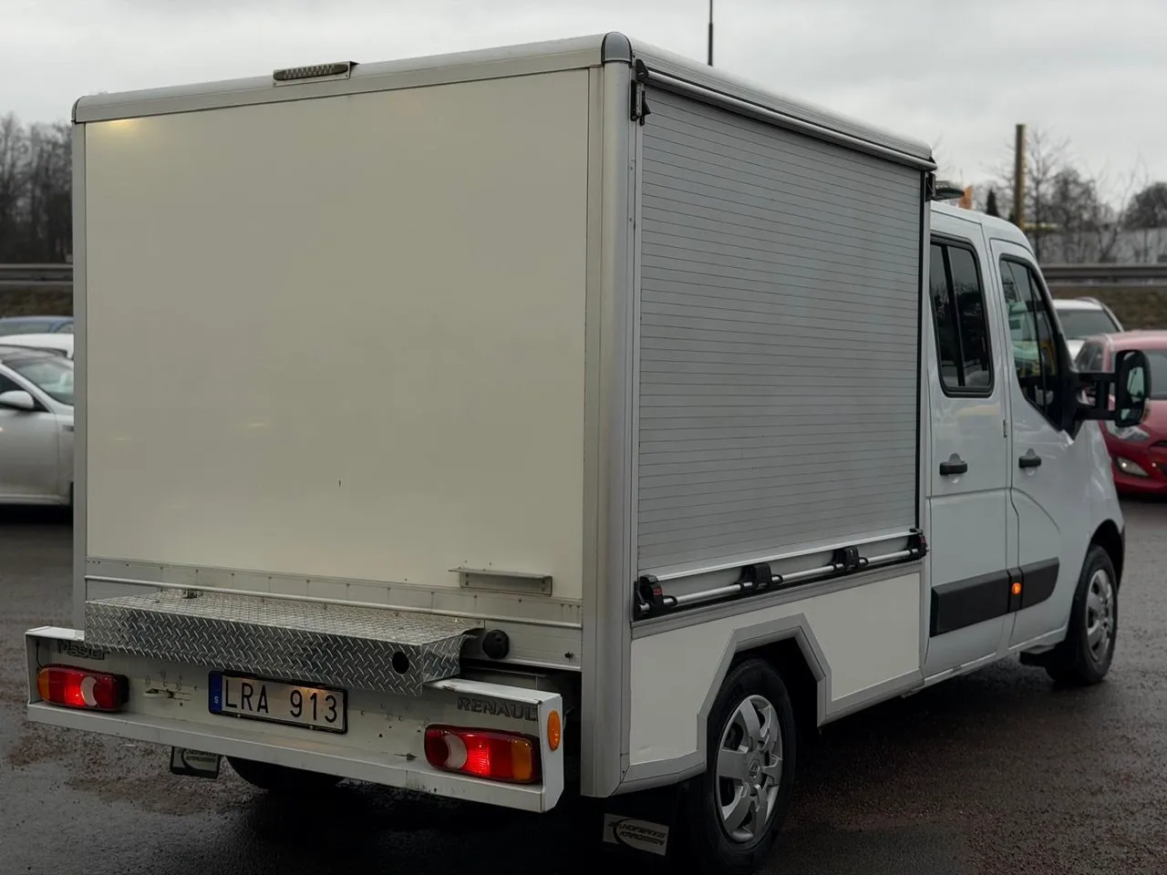 Vehicle image 16