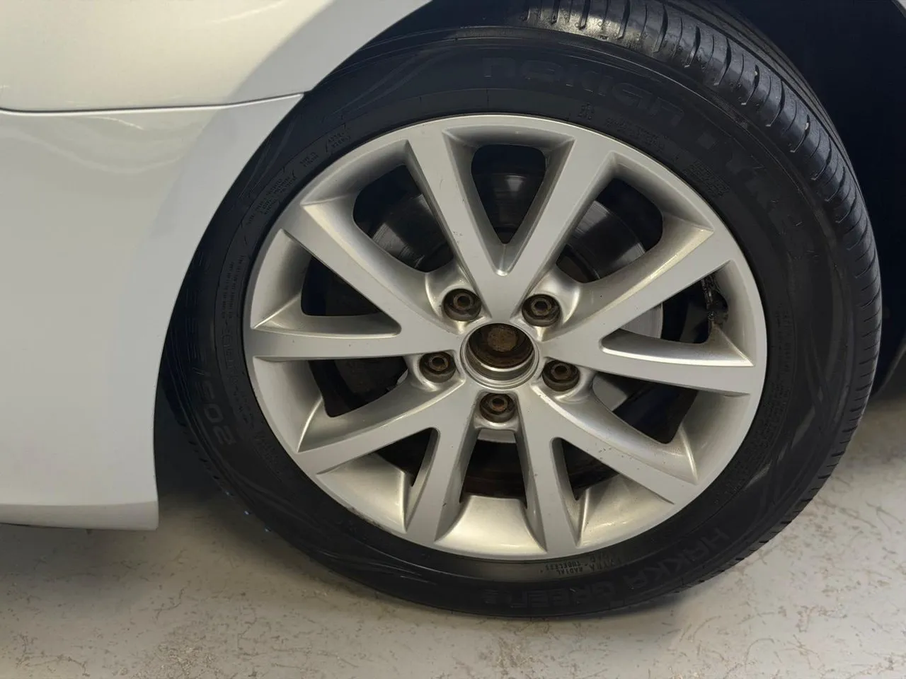 Vehicle image 18