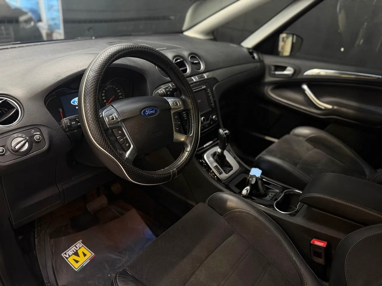 Vehicle image 6