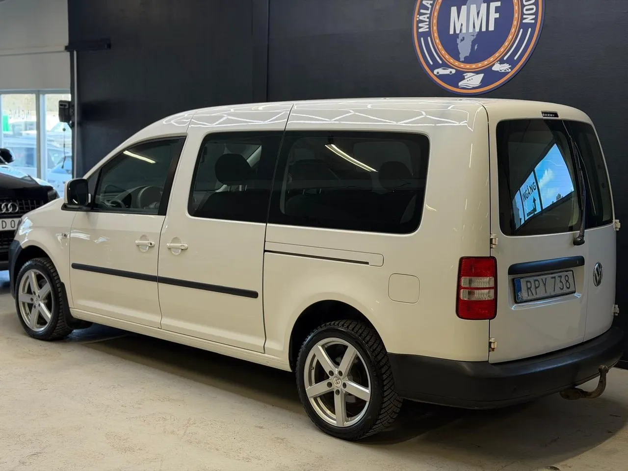 Vehicle image 19