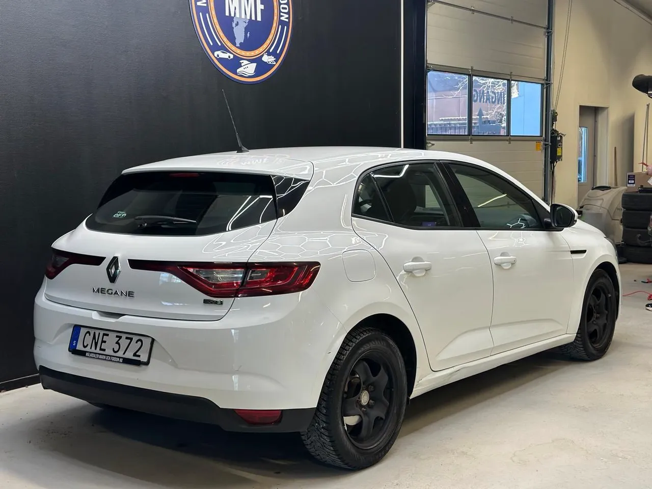 Vehicle image 16