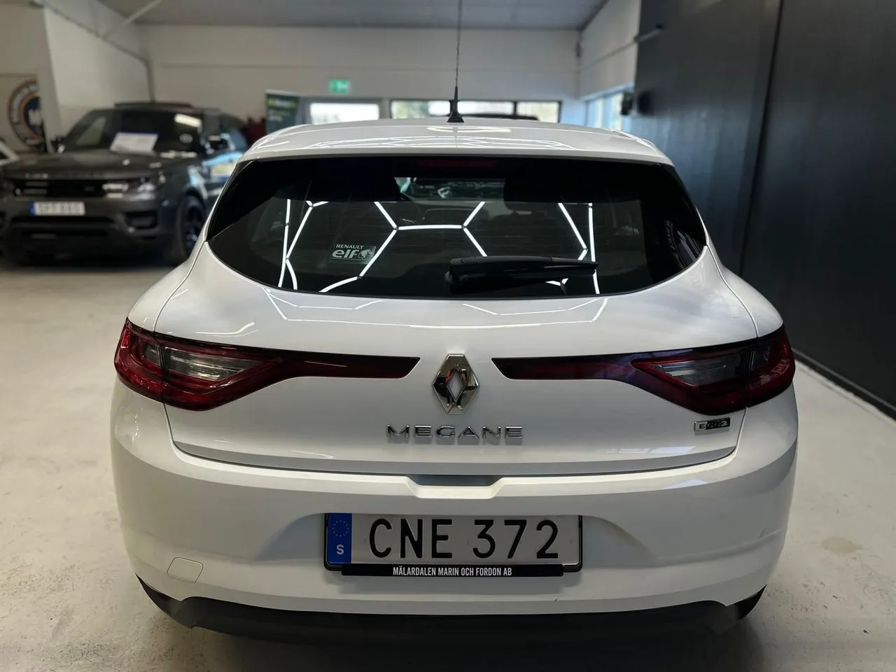 Vehicle image 18
