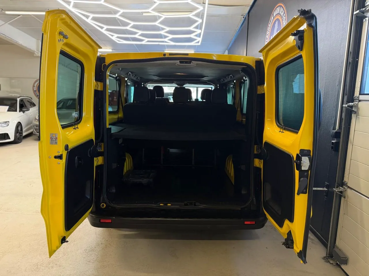 Vehicle image 20