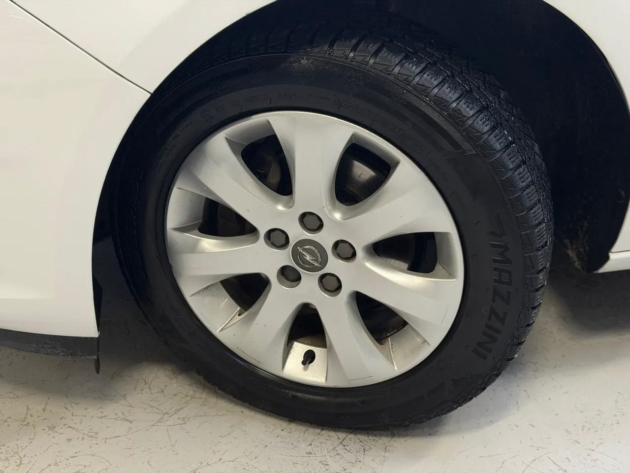 Vehicle image 16