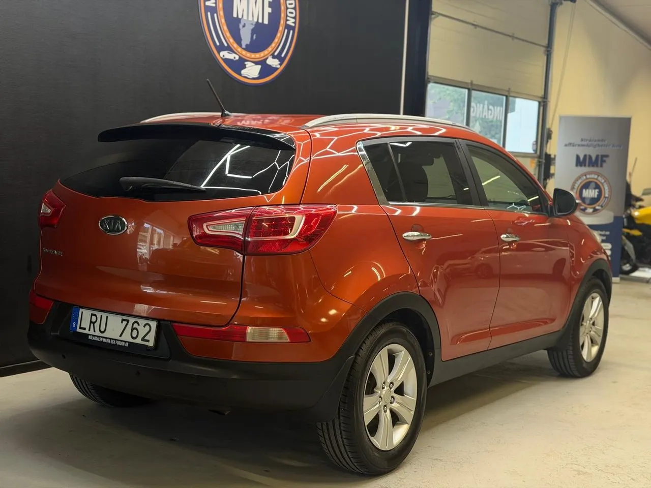 Vehicle image 19