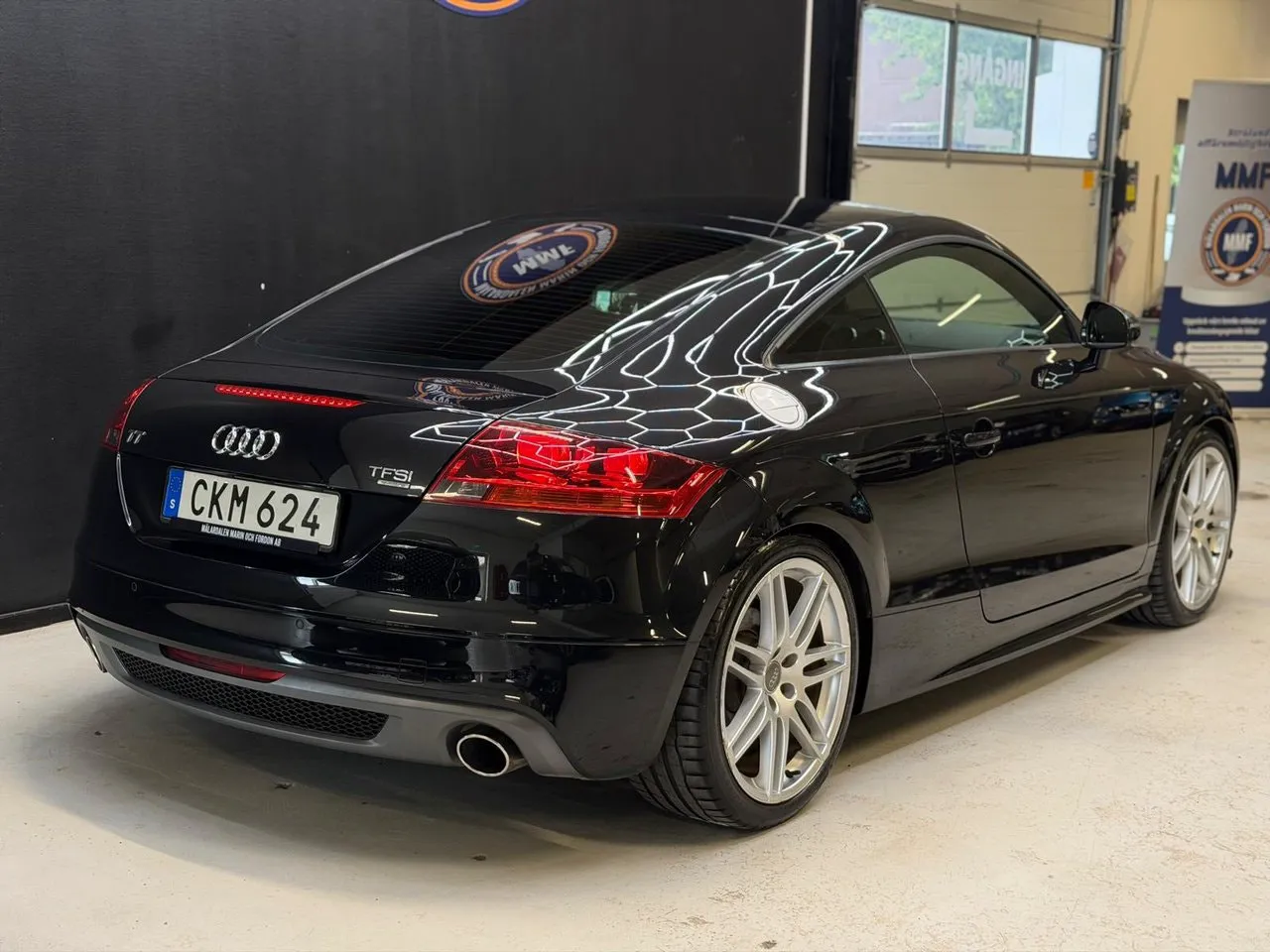 Vehicle image 15