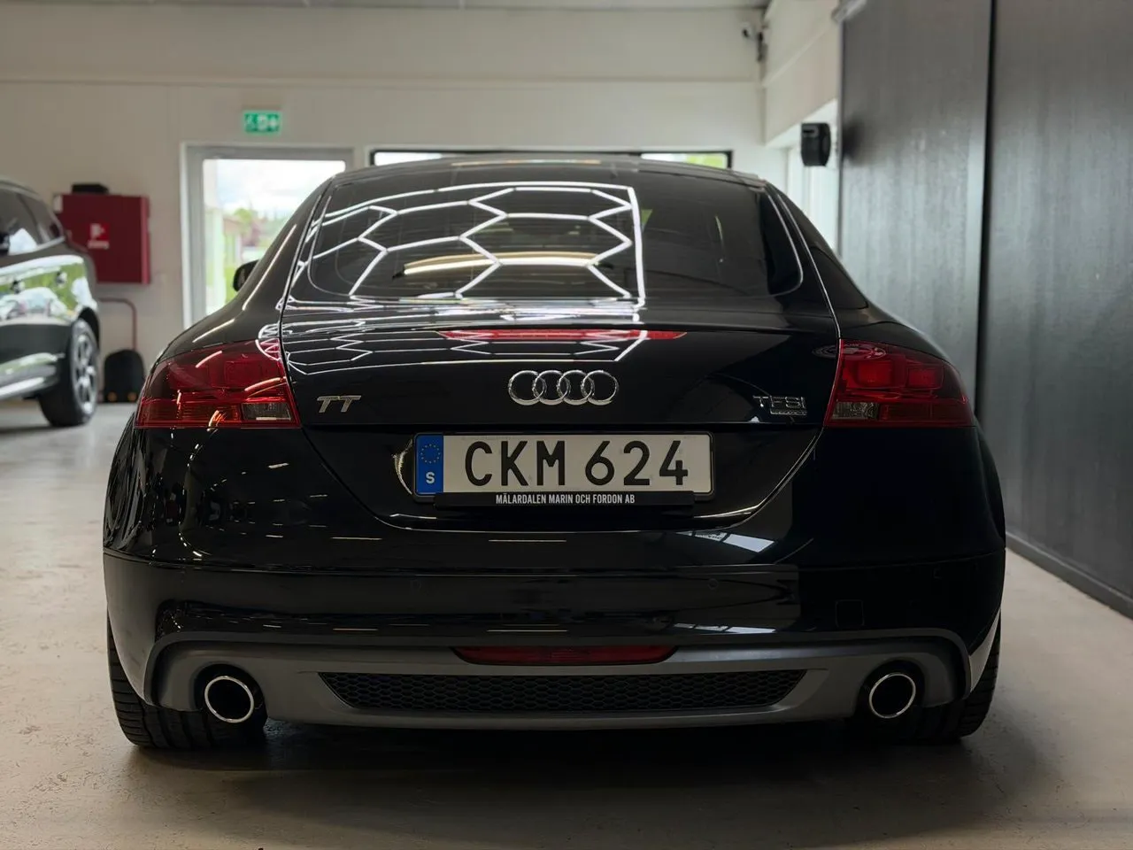 Vehicle image 16