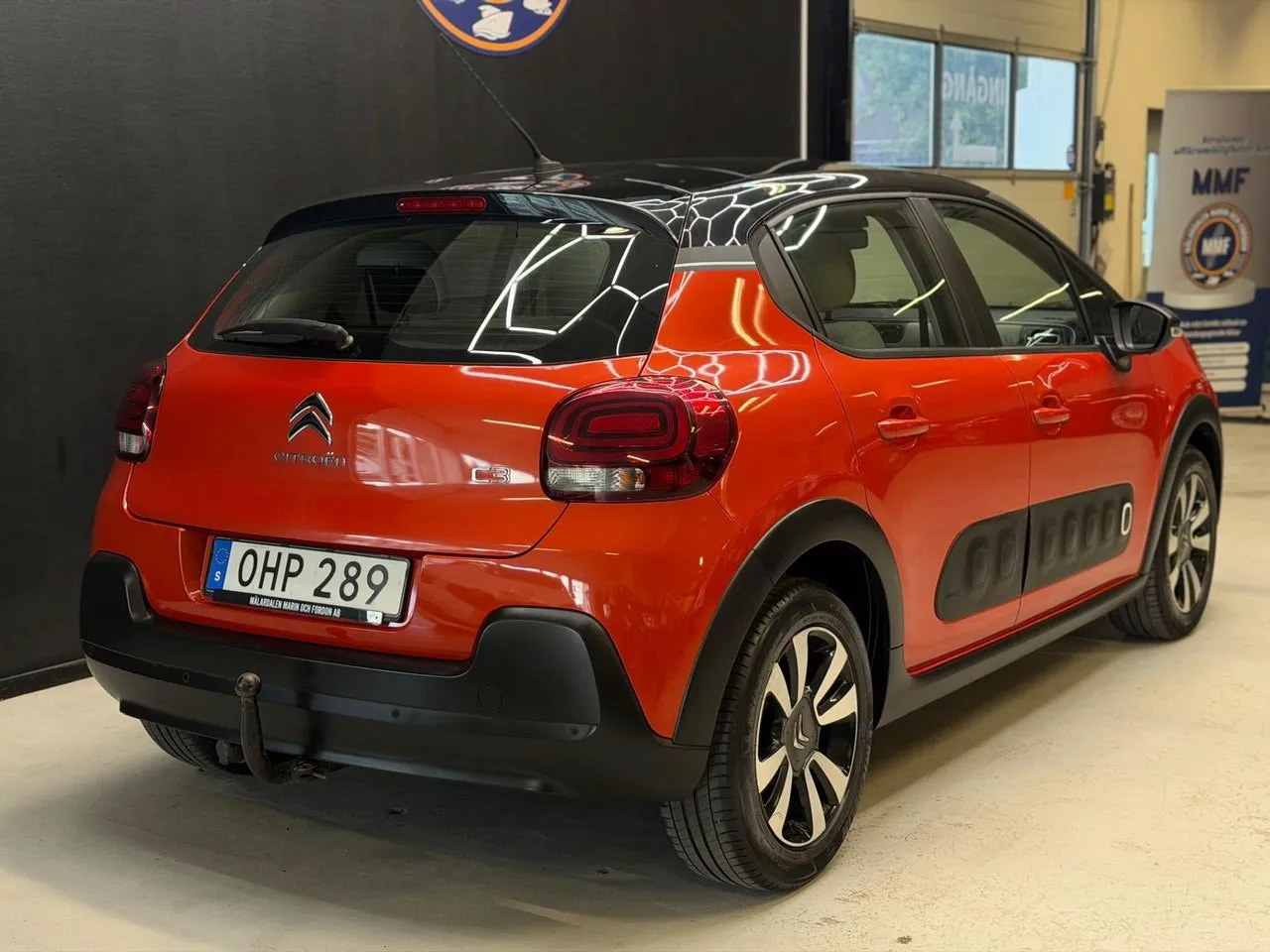Vehicle image 20