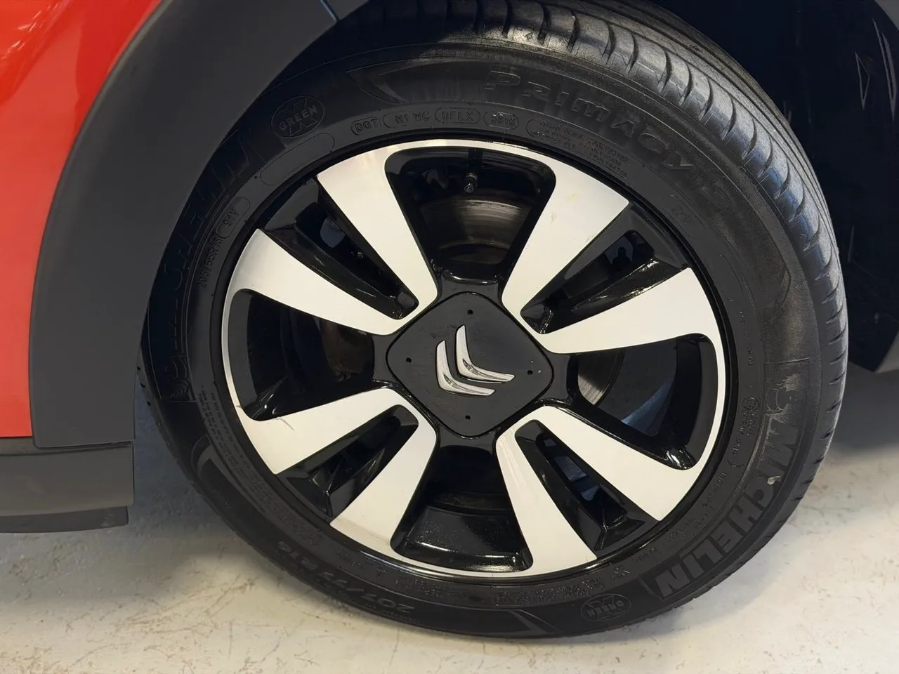 Vehicle image 18