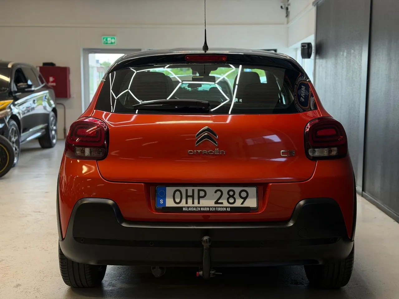 Vehicle image 21