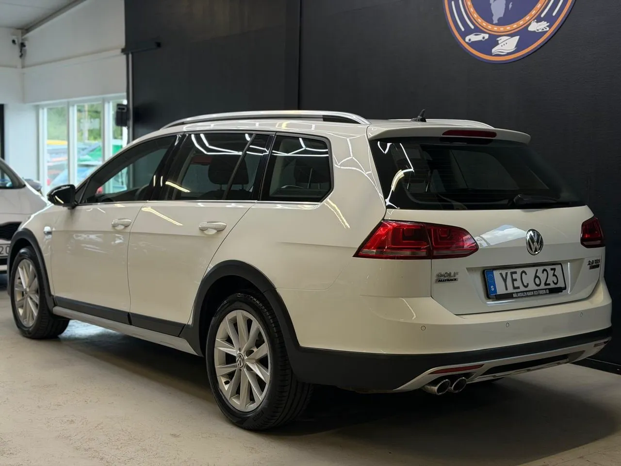 Vehicle image 18