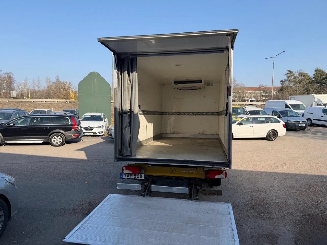 Vehicle image 13