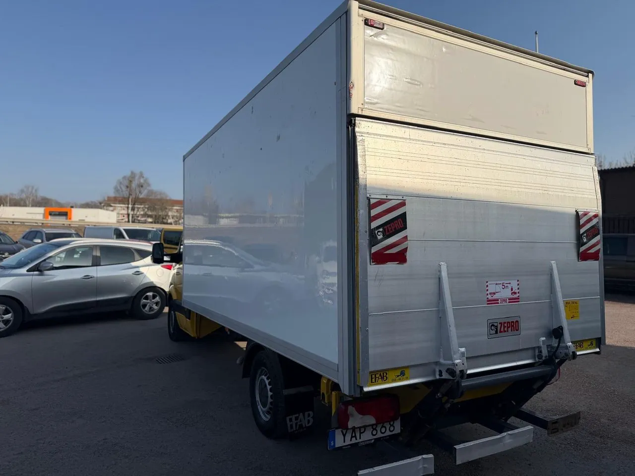 Vehicle image 15