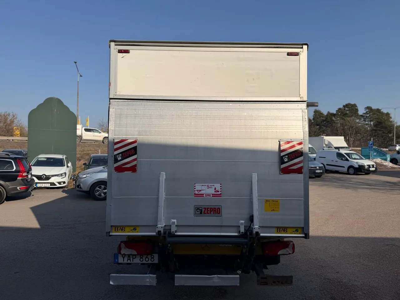 Vehicle image 16