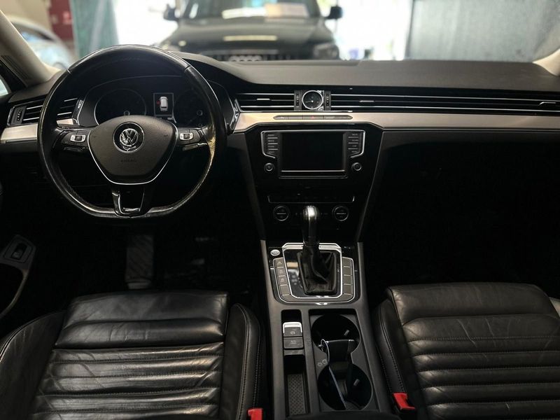 Volkswagen Passat bild 8