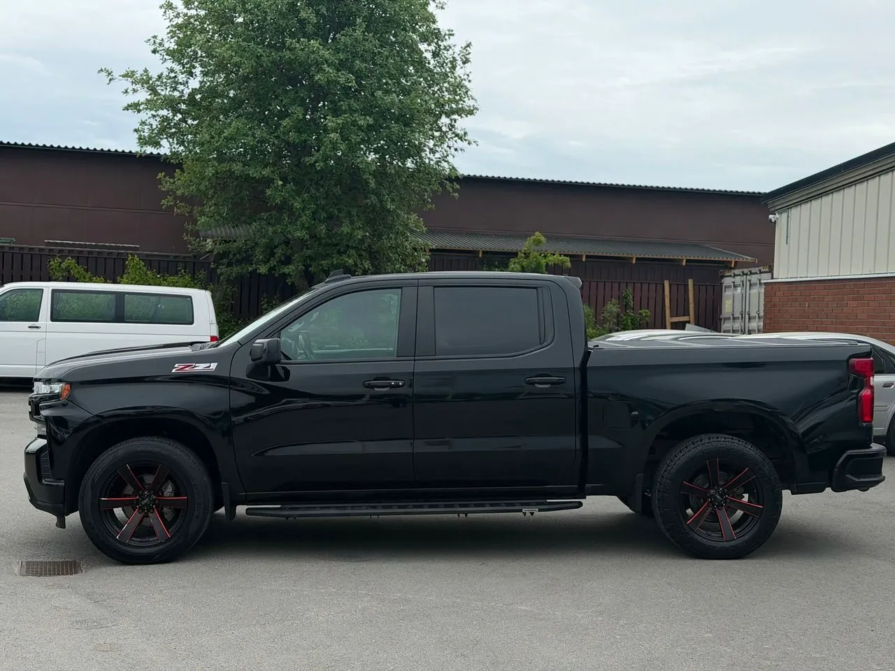 Vehicle image 4