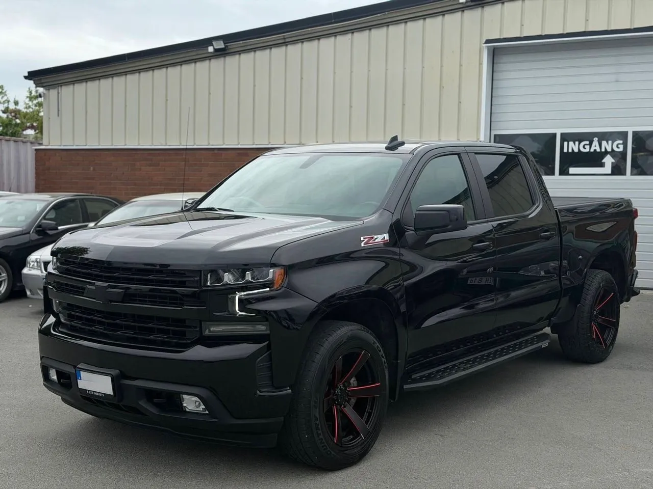 Vehicle image 3