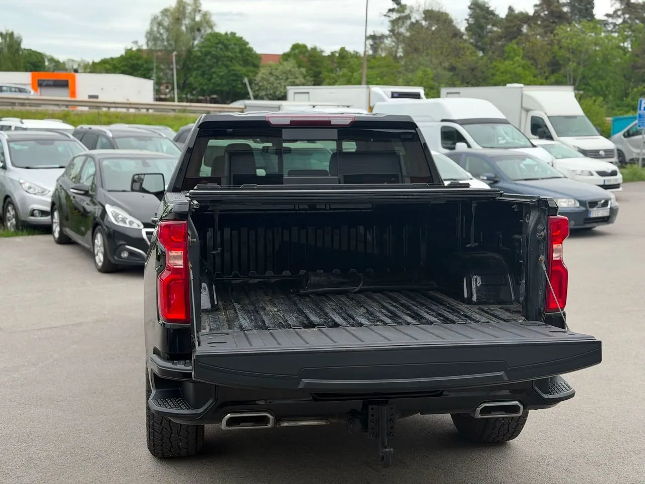 Vehicle image 19