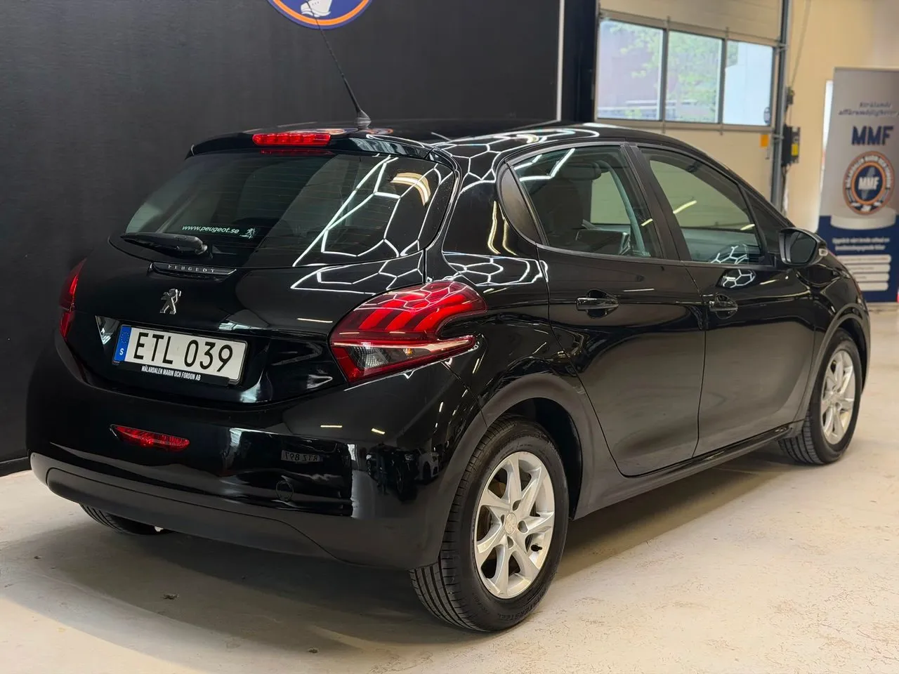 Vehicle image 18