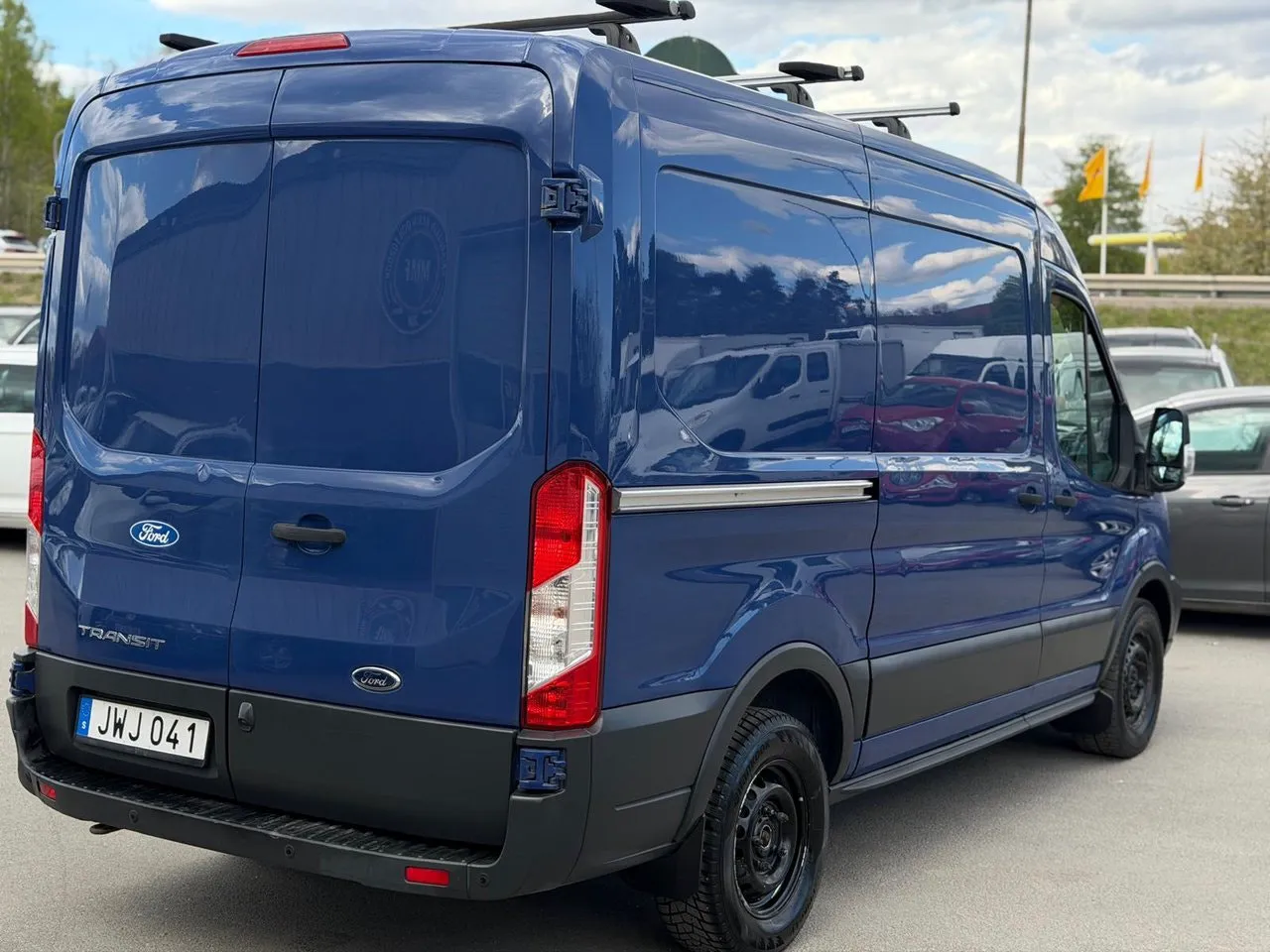 Vehicle image 20