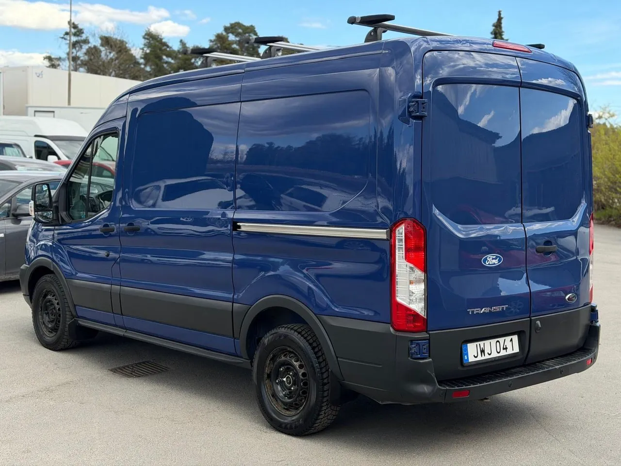 Vehicle image 19