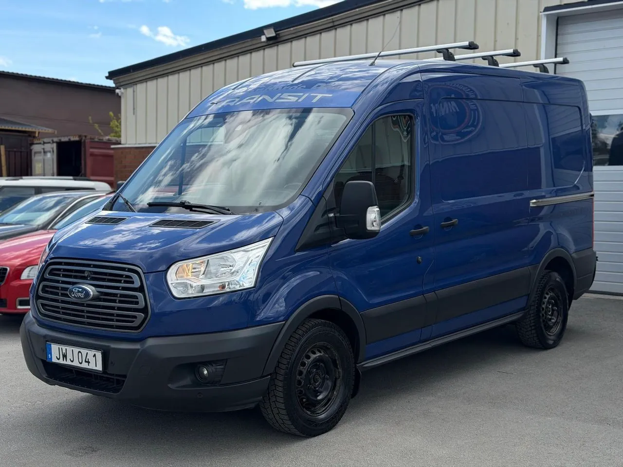 Vehicle image 4