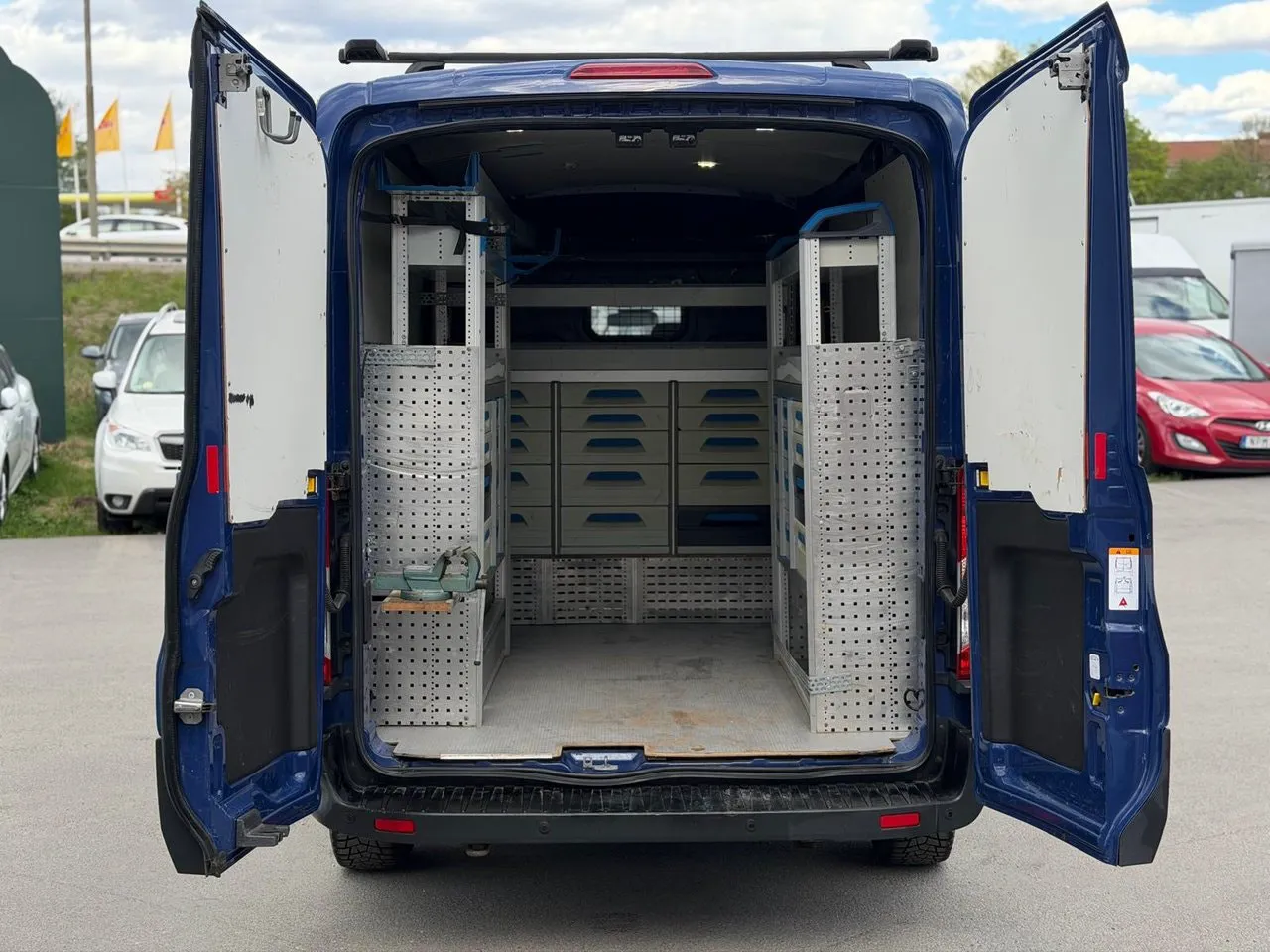 Vehicle image 18