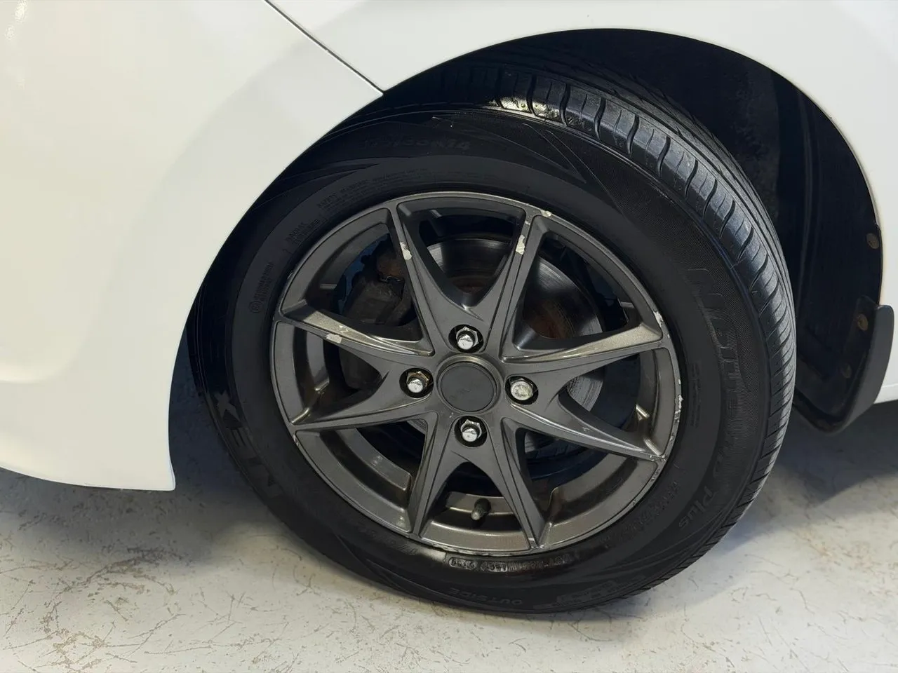 Vehicle image 16