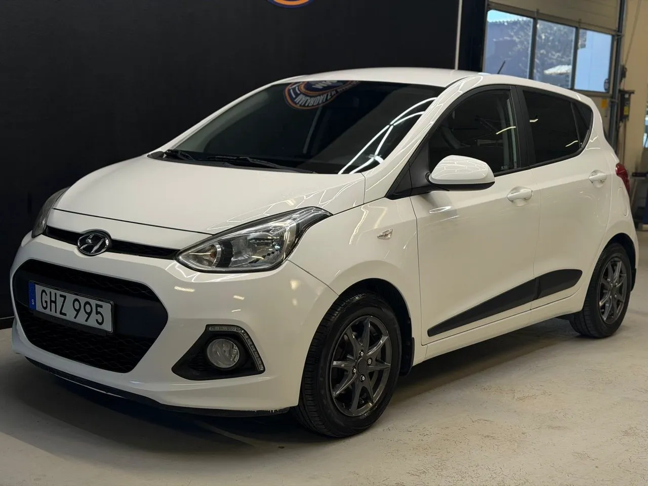 Vehicle image 4