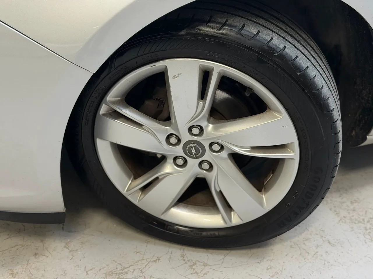 Vehicle image 17