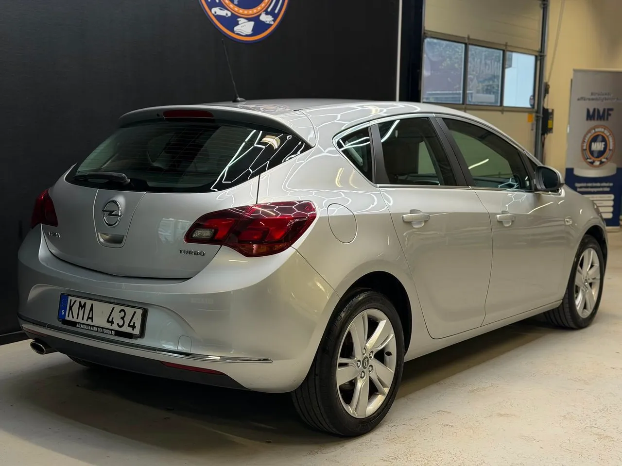 Vehicle image 19