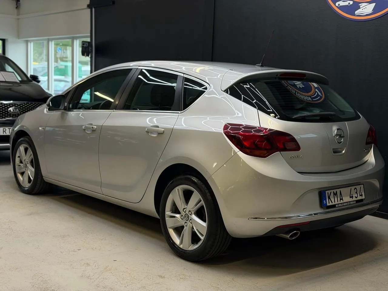 Vehicle image 18