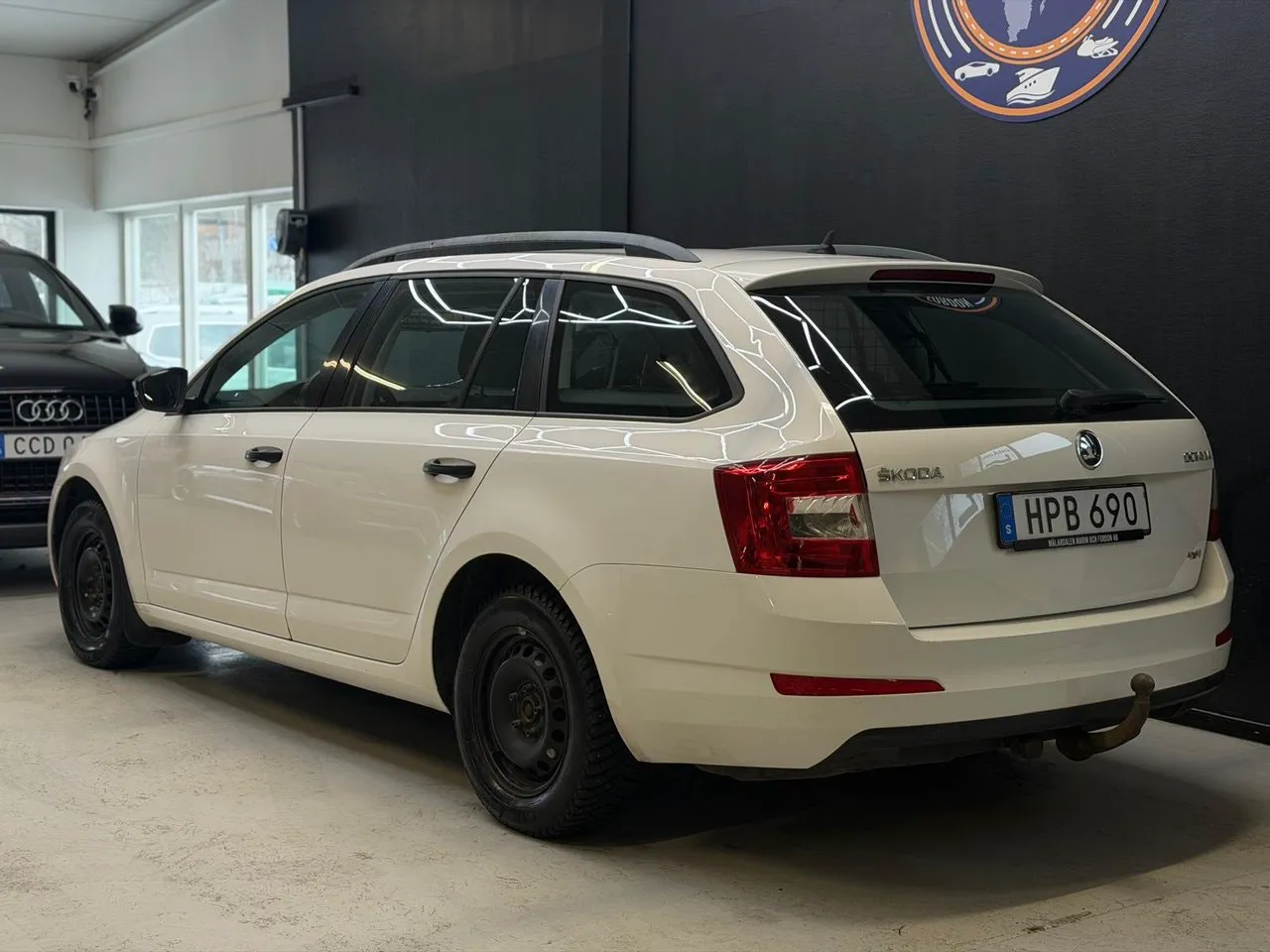 Vehicle image 19