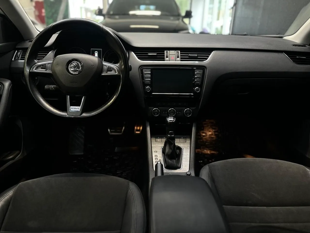 Vehicle image 7