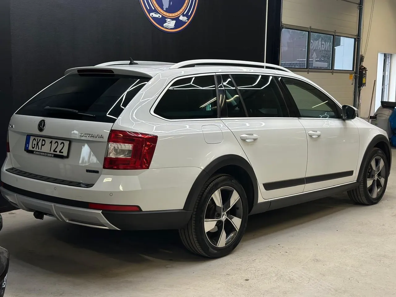 Vehicle image 21