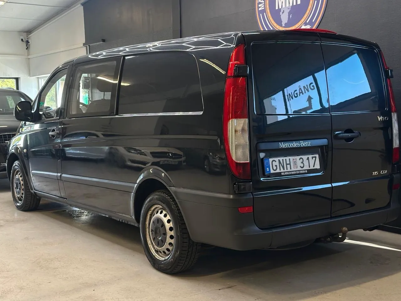 Vehicle image 18