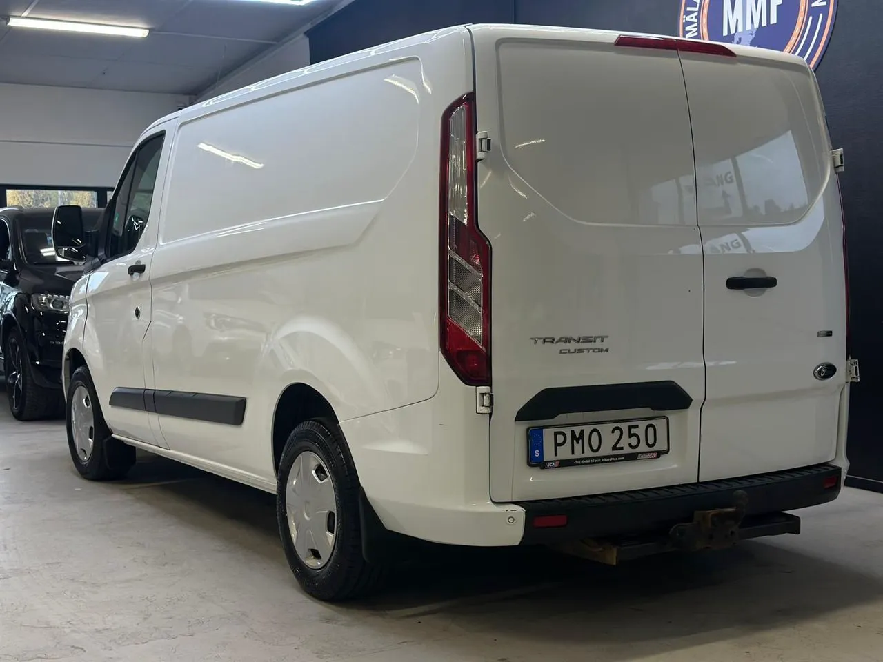 Vehicle image 18