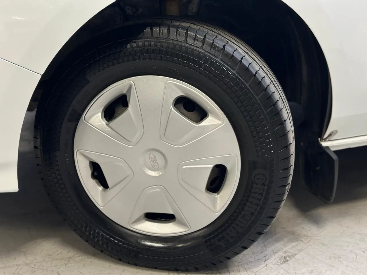 Vehicle image 16